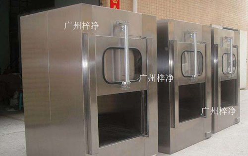 傳遞窗廣泛應(yīng)用于微細(xì)科技、生物實(shí)驗(yàn)室、制藥廠、醫(yī)院、食品加工業(yè)、LCD、電子廠等等一切需要空氣凈化的場所。