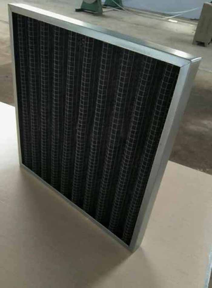 折疊式活性炭過濾器鋁型材外框，也可選用鍍鋅外框及不銹鋼，厚度為：21mm,25mm,46mm，50mm等其他多種厚度。
