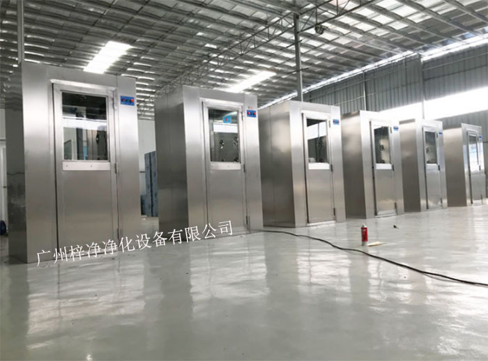 風淋室又可起到氣閘的作用，阻止未凈化的空氣進入潔凈區(qū)域。