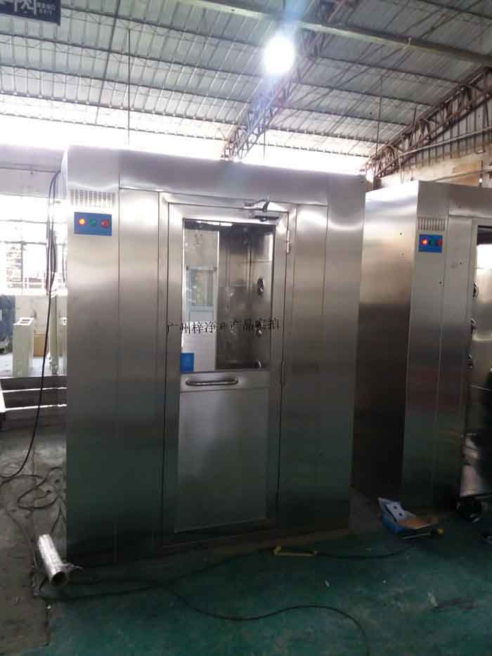 風淋室應配備高效過濾器，確保過濾效率達到行業(yè)要求。