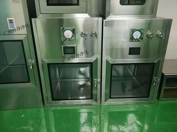 層流傳遞窗適用于需要隔離不同潔凈度級(jí)別的房間，如潔凈室與普通房間之間的連接、不同潔凈度級(jí)別潔凈室之間的連接等。