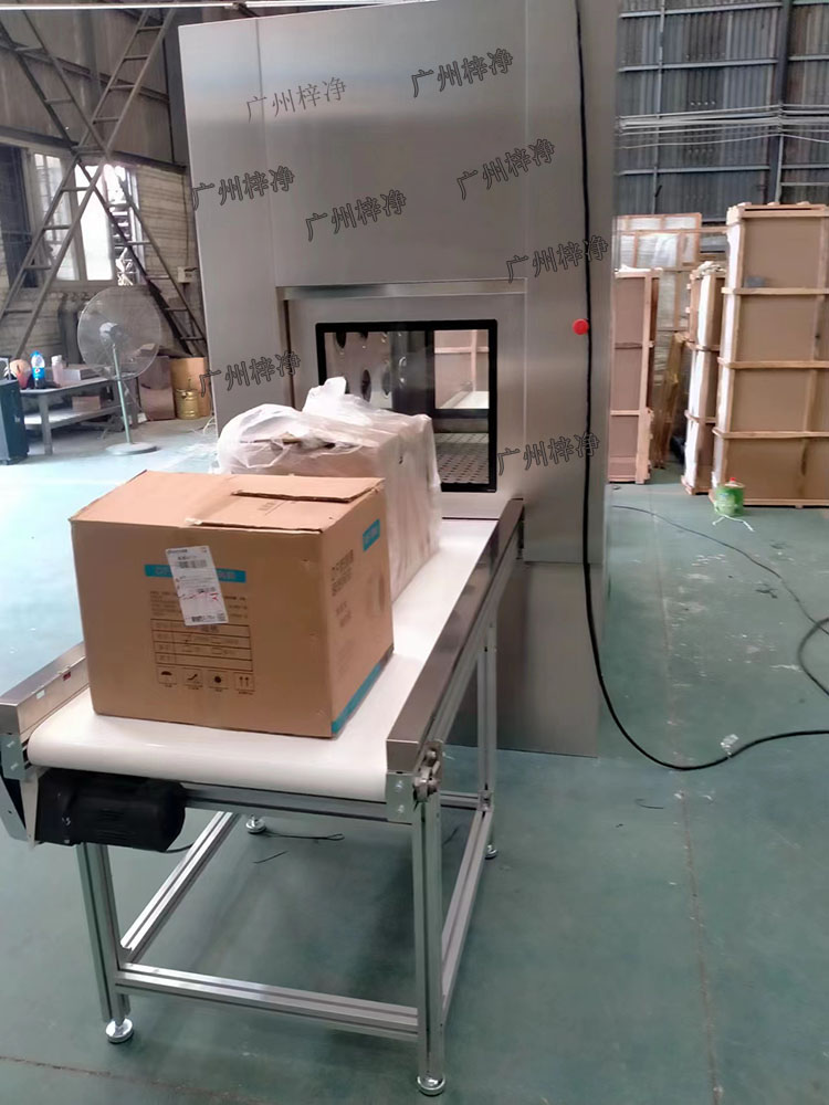 輸送線風(fēng)淋傳遞窗與輸送線貨淋室是潔凈室中用于物品傳遞和空氣凈化的關(guān)鍵設(shè)備。