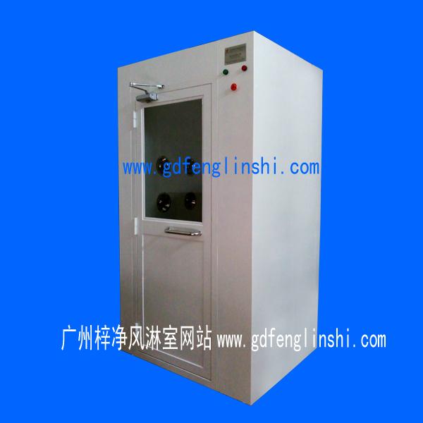 鋼板烤漆風(fēng)淋室是指風(fēng)淋室箱體及門采用A3冷軋鋼板多層酸洗不易生銹。